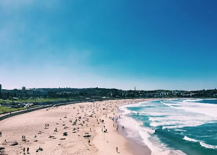 Snug 1-Bed Unit Across From Bondi Beach